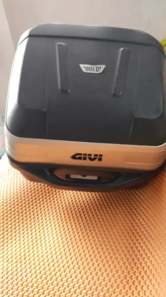 Box motor Givi plus bracket