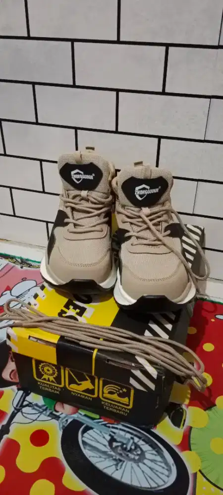 Sepatu merk Zhonggudun