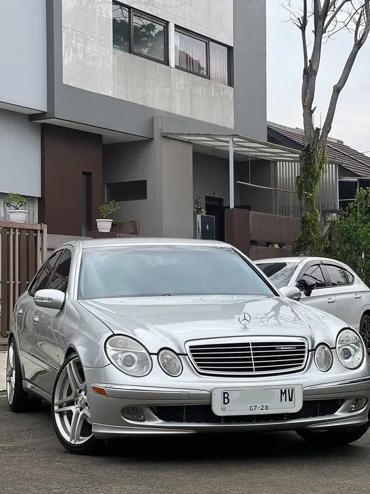 Mercedes-Benz E240 2003 Bensin