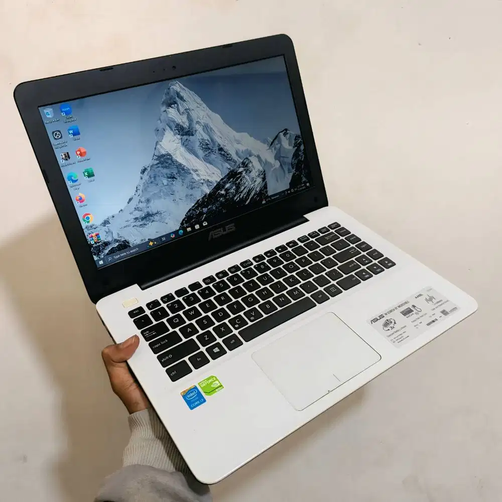 Laptop asus a455L dual vga core i3 4030u 6GB 256gb ssd nvidia 820m
