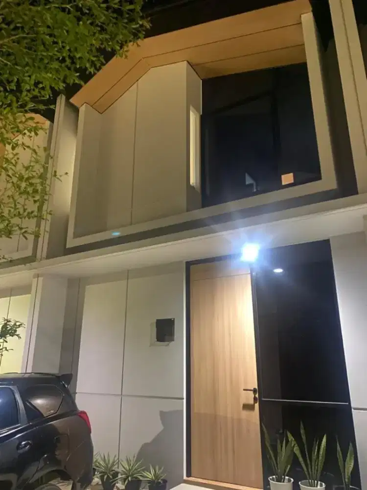 Disewakan Rumah 2 Lantai Waterfront Estates Lippo Cikarang