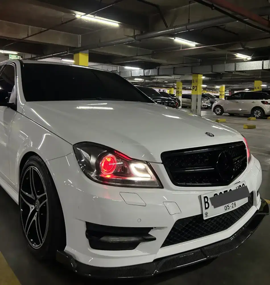 MURAH. Mercedes Benz C250 Facelift AMG 2013 W204 avg avantgarde c200