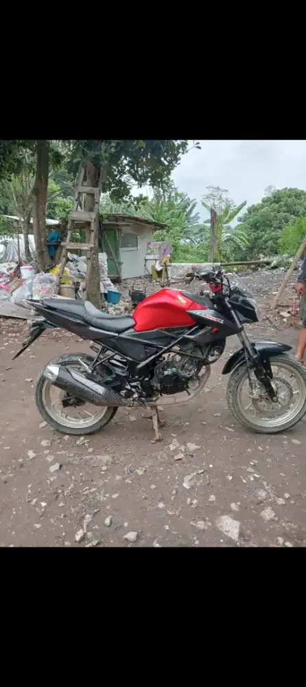 Motor CBR 150 R murah pisan
