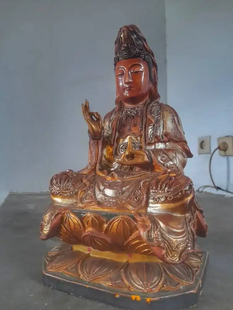 Buddha Kwan Im Patung kayu wangi lama tua antik