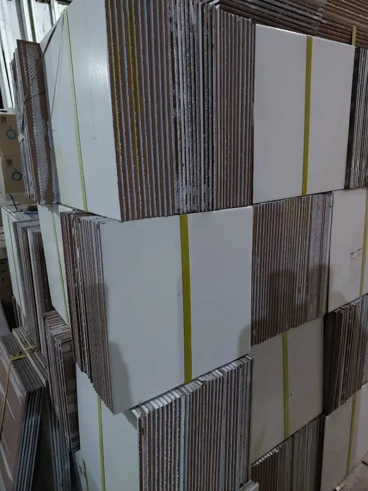 Keramik Iketan Putih Polos Harga Murah