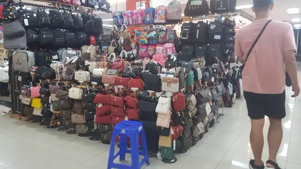 .Lowanga kerja karyawati(wanita)lokasi di pasar pagi mangga dua