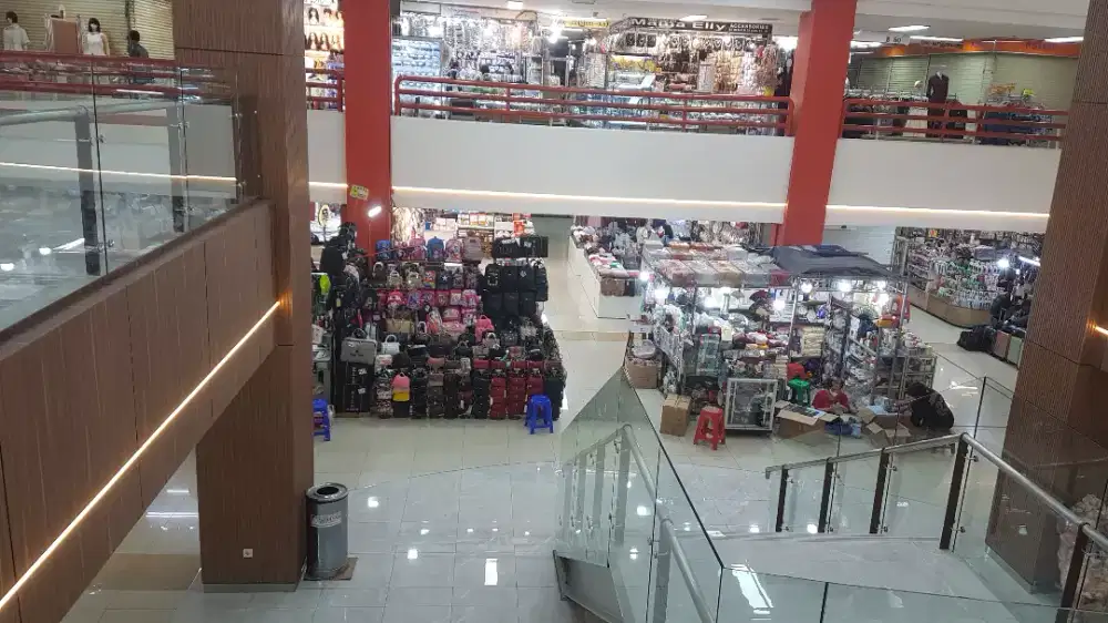 .Lowanga kerja karyawati(wanita)lokasi di pasar pagi mangga dua