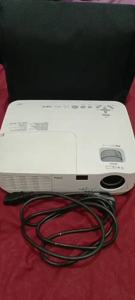 Proyektor NEC NP110 xga