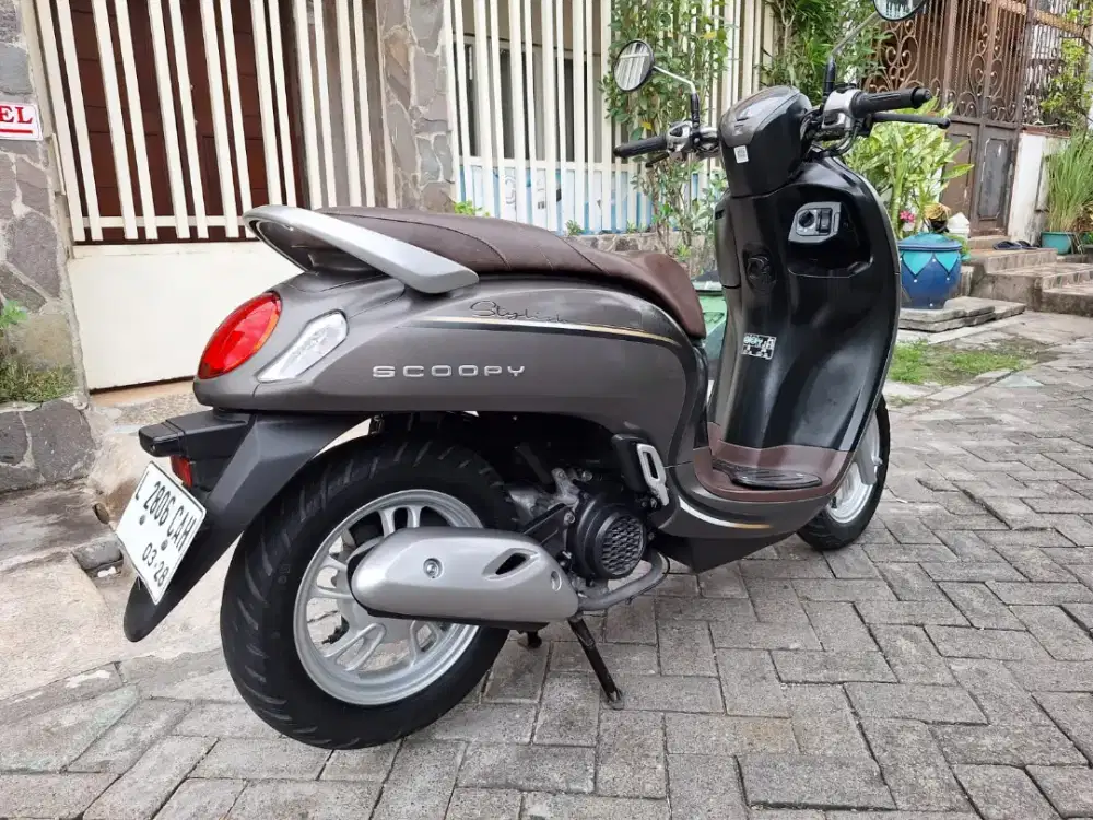 BU jual scoopy keylees 2023 km 11 rb iatimewa samsat kdg cowek