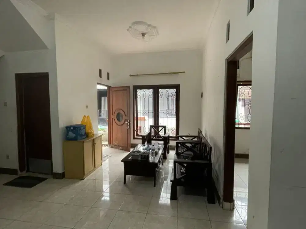 Dijual rumah  di belakang hotel hyatt