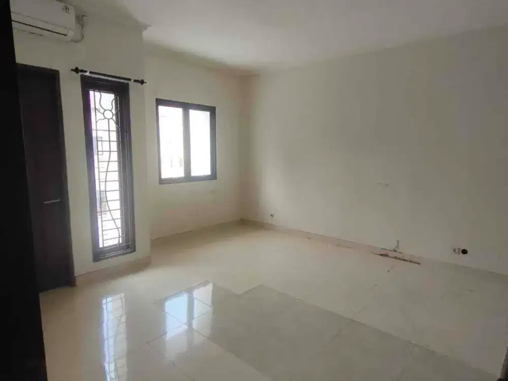 Disewakan Murah Rumah Raffles Hills Cibubur