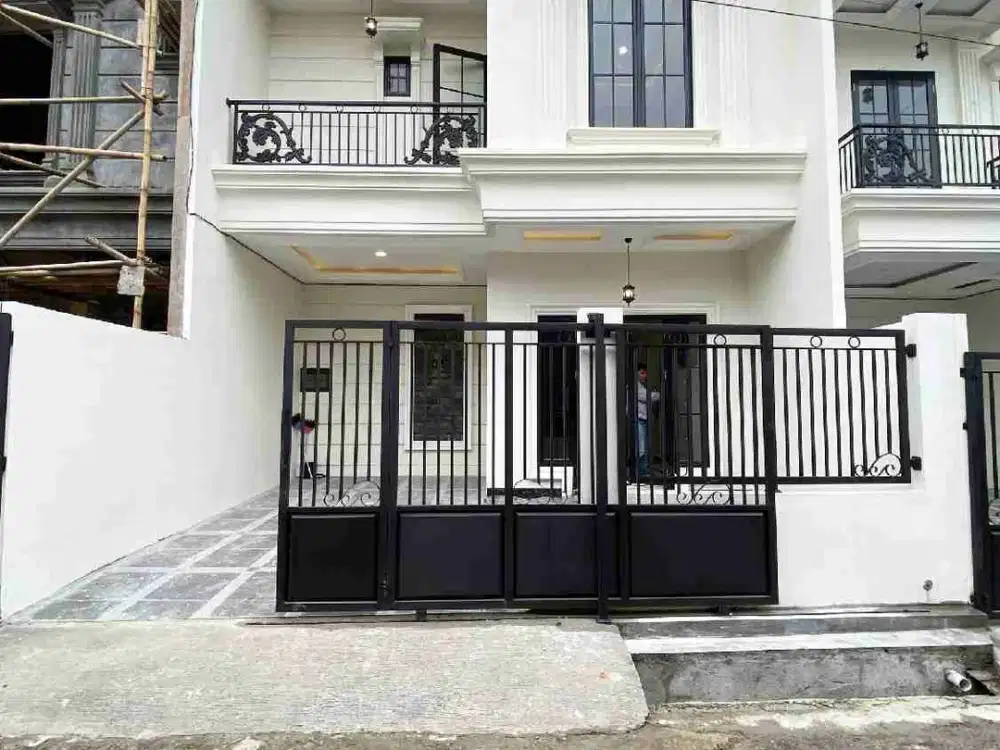 2 lantai Mewah lokasi dekat Boulevard GDC dan stasiun depok lama