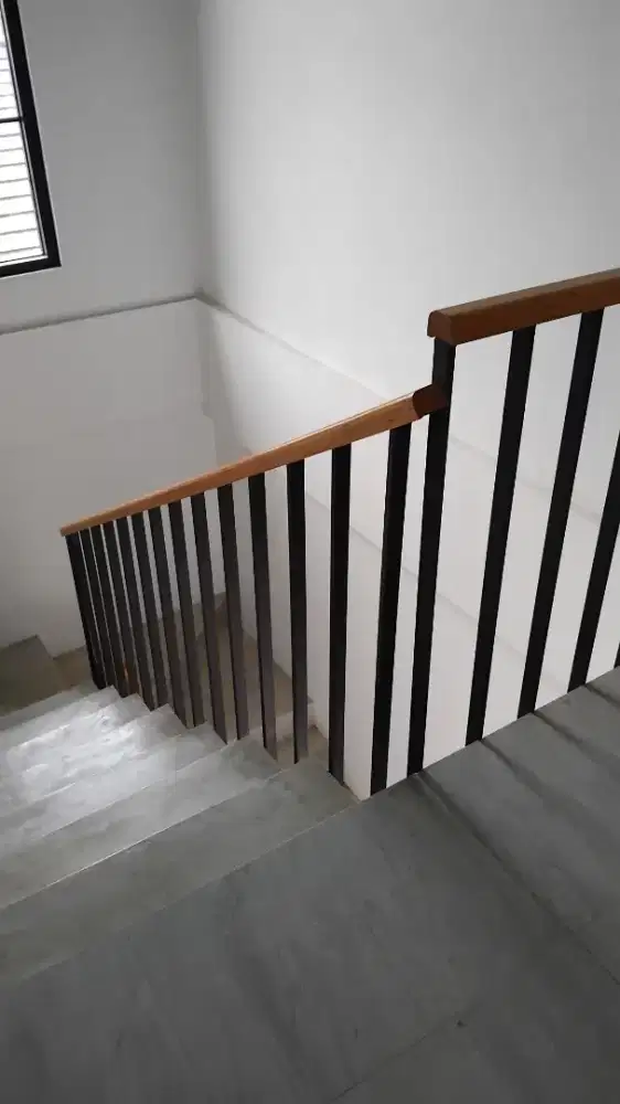 Reling Balkon minimalis holo Galonis anti karat