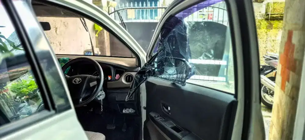 Kaca film mobil merk 3M blackbeauty