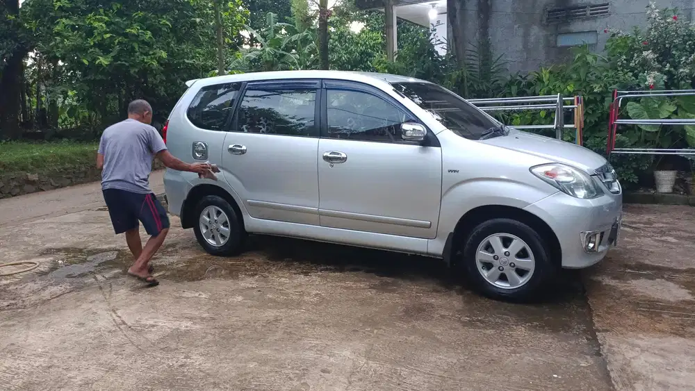 Toyota Avanza 2010 Bensin