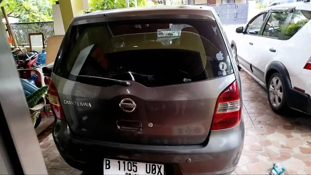 Di jual grand livina thn 2012 warna Abu