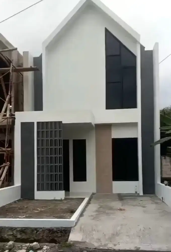 Rumah Cantik 2 Lantai Strategis Di Klipang