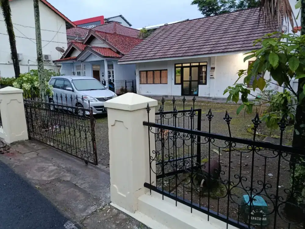 Disewakan Rumah Besar dekat alun alun kebumen