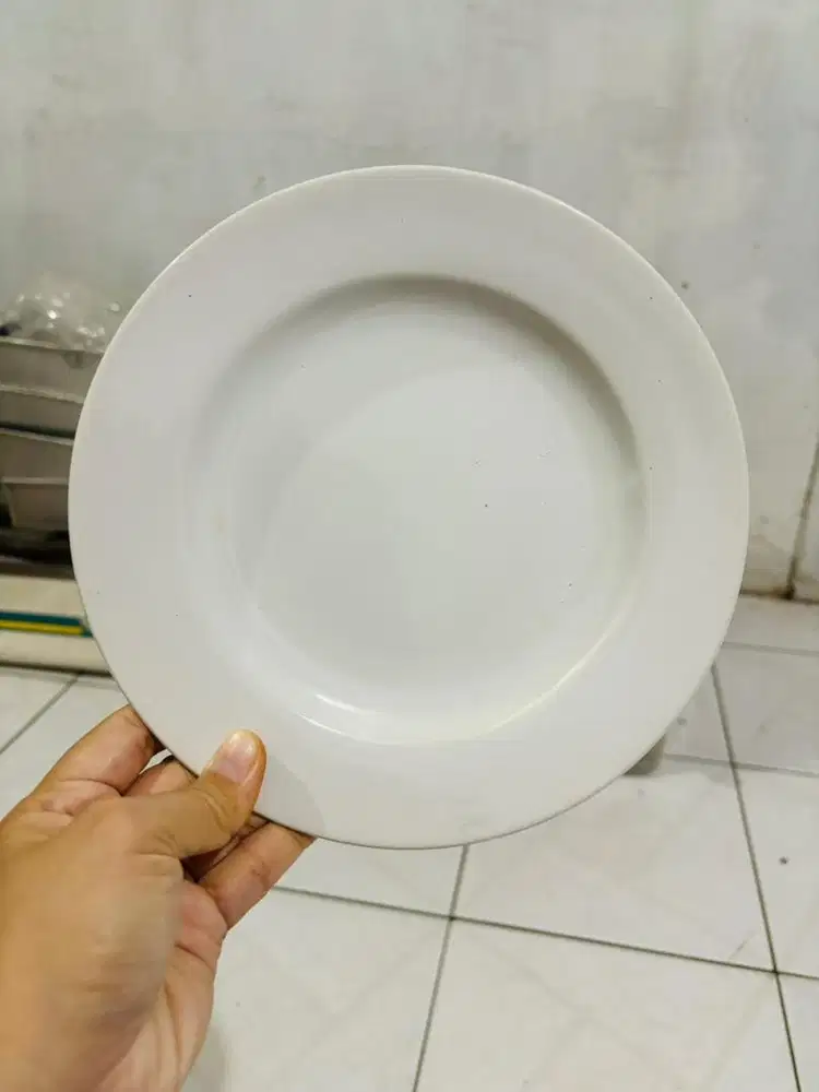 Di jual Piring Datar barang bekas Catring