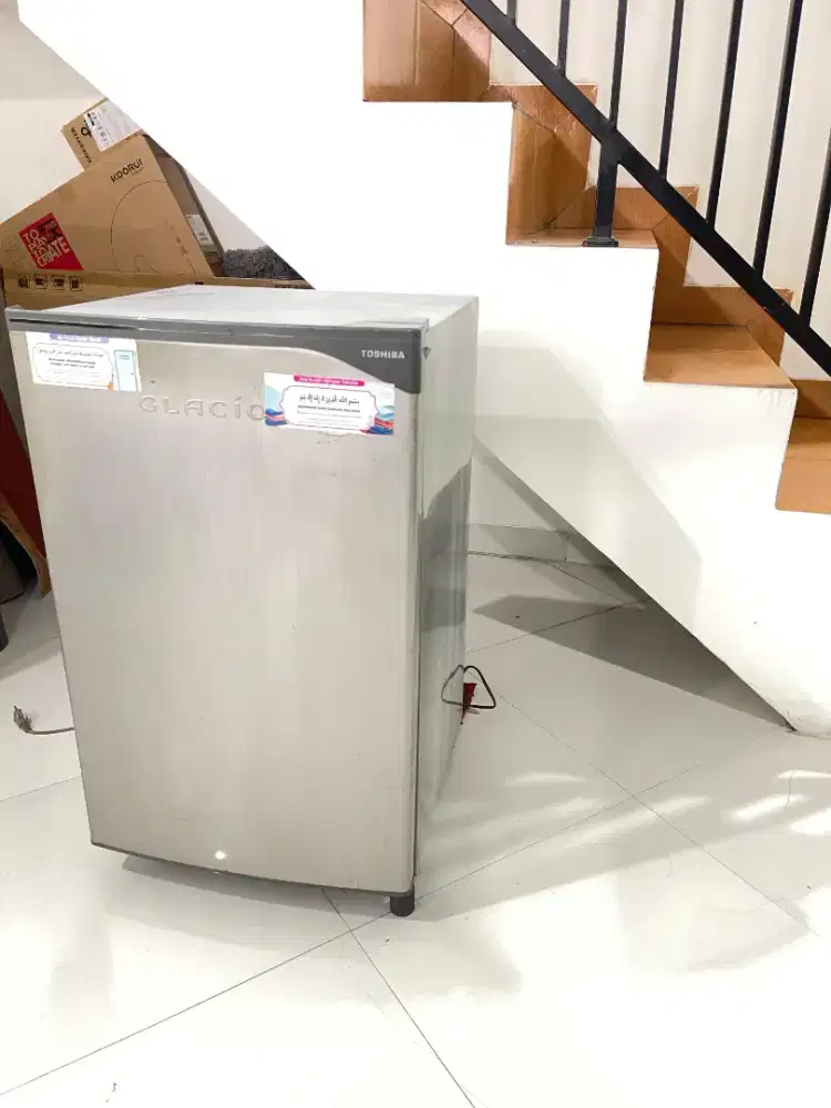 Kulkas toshiba glacio