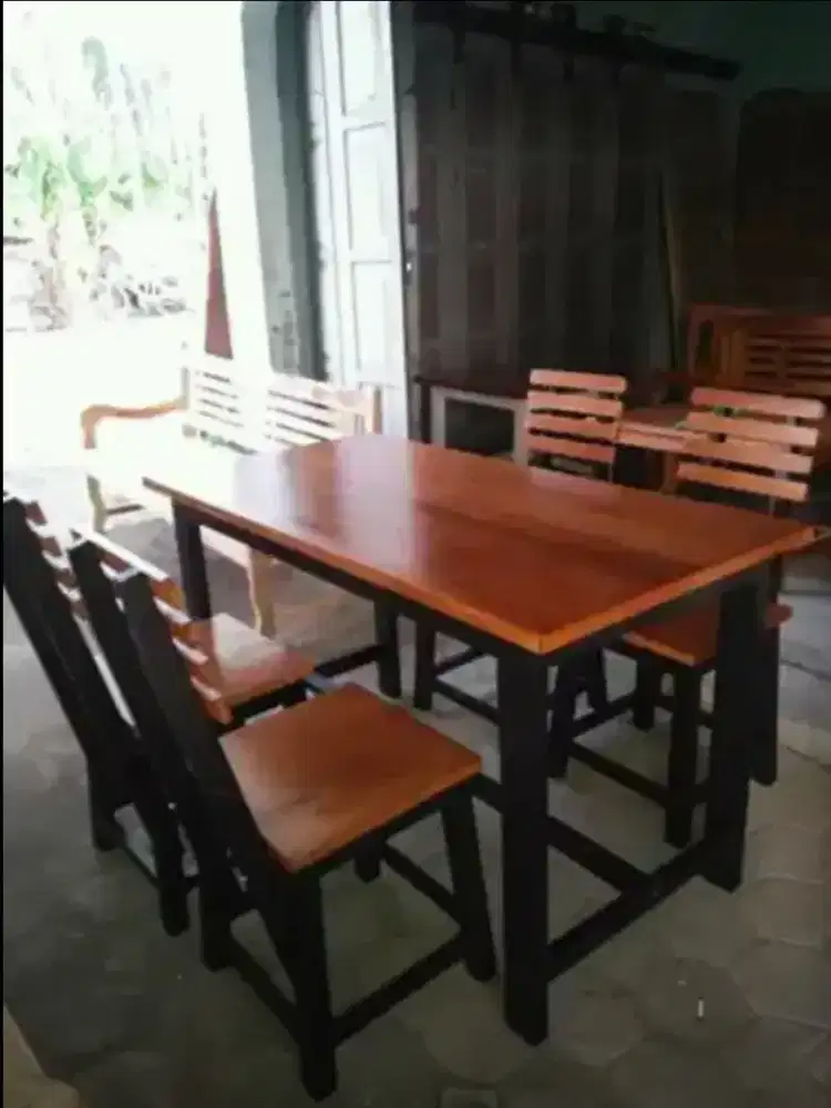 di juwal meja kursi lestoran 1 set