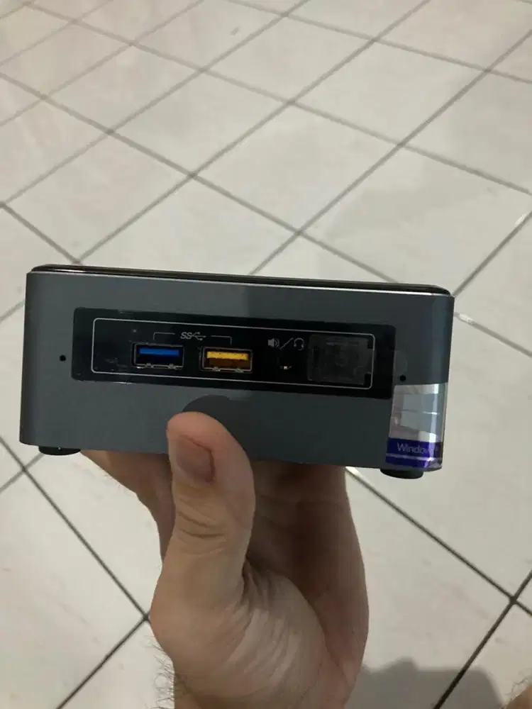 Mini pc intel nuc i3 7100U
