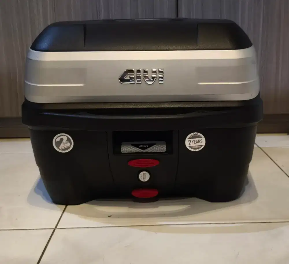 Top box GIVI set dan bracket GBOO Honda ADV 150