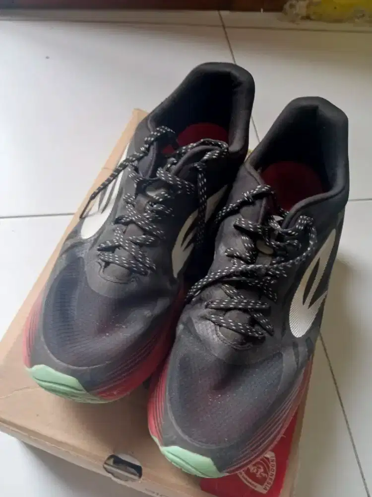 Sepatu lari Nineten Haze Vision 1.0 UK. 43
