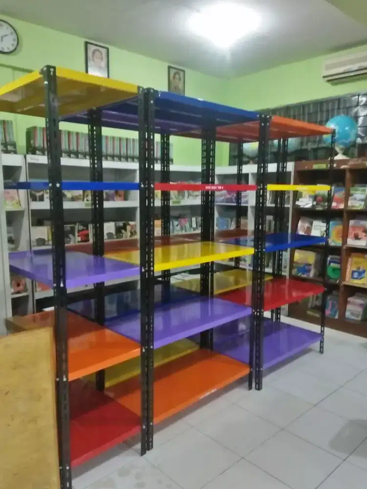 Rak besi siku lubang