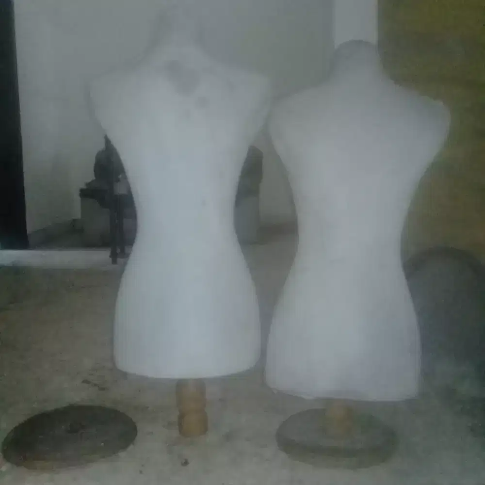 Patung manekin setengah badan