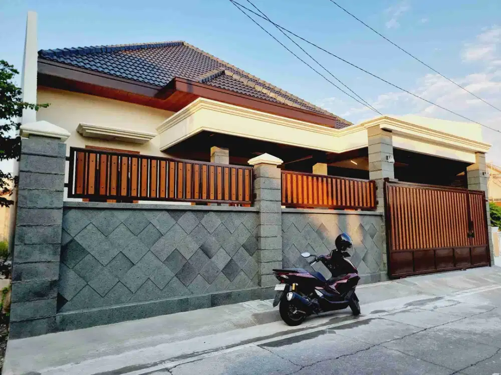 Rumah Mewah 261m² Gress Garasi 4 Mobil Solo Kota