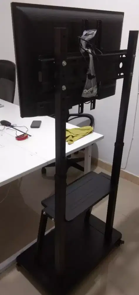 Bracket tv Standing 65 incch recomended