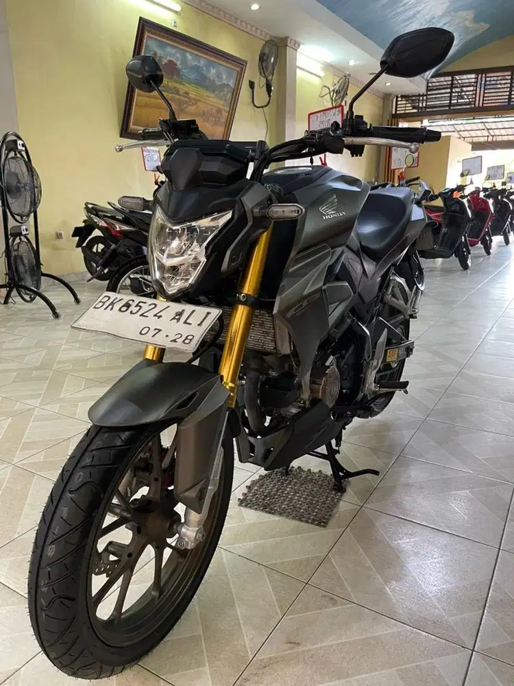New CB 150 R Mentah Habis 2023-Odomtr 10.000 KM-plaza motor