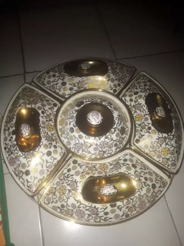 satu set tempat lauk keramik vicenza