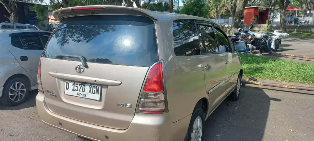 Toyota Kijang Innova 2005 Bensin