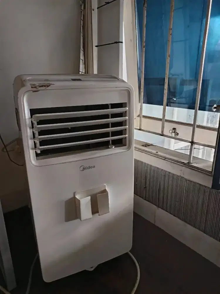 AC portable kondisi sangat bagus 2 juta saja