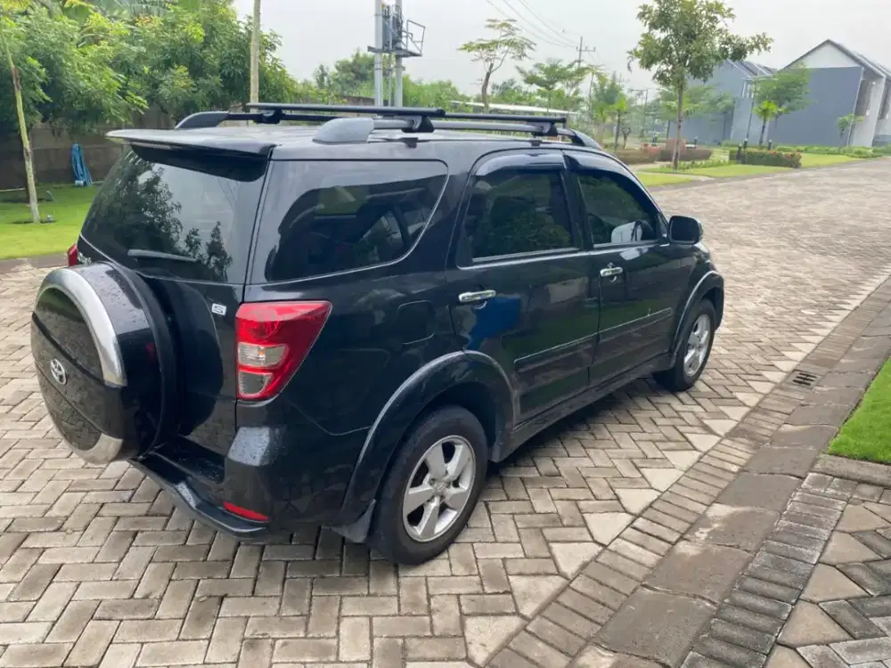 dijual : toyota rush 2010