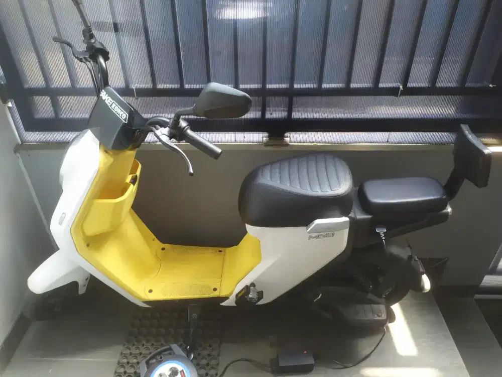 Jual sepeda listrik uwinfly M60 putih kondisi batery normal ada bonus