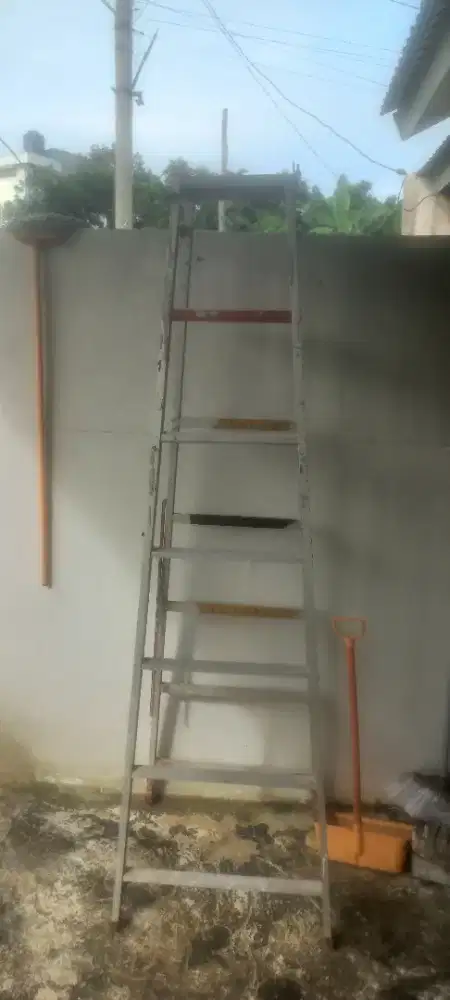 TANGGA BESI KONDISI MASIH SEPERTI BARU