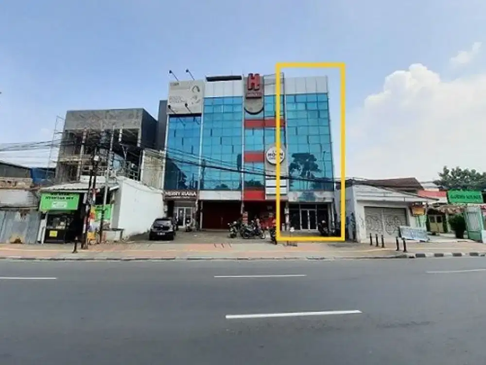 Dijual  Ruko 4,5 Lantai , Luas 302m2 di Jl. Jatiwaringin Raya, Jakarta Timur