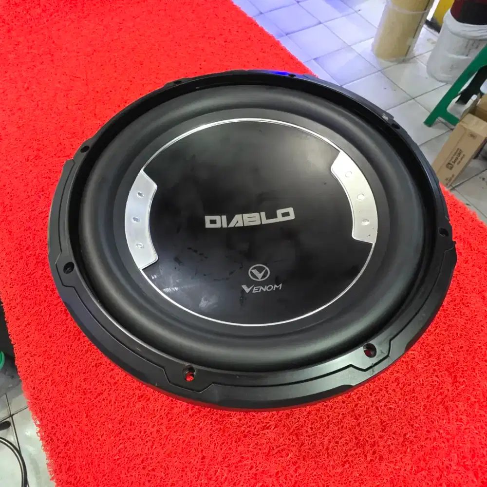 Subwoofer VENOM DIABLO VX 12 D Subwoofer VENOM 12 in copotan