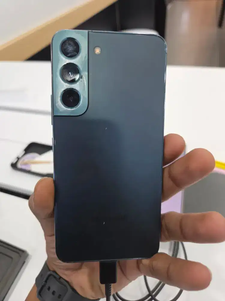 Samsung Galaxy S22 5G 8/256gb. HP saja Box Masih belum ketemu