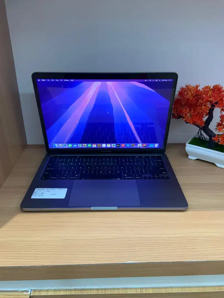 Macbook pro 2020 i5 8gb 512gb cc 78 like new mulus lus
