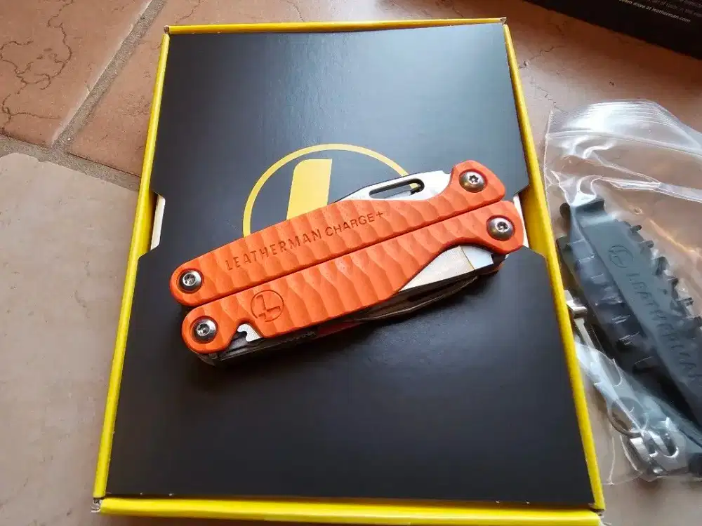 Leatherman Charge+ Plus G10
Multi tools Multifungsi Alat Bushcraft