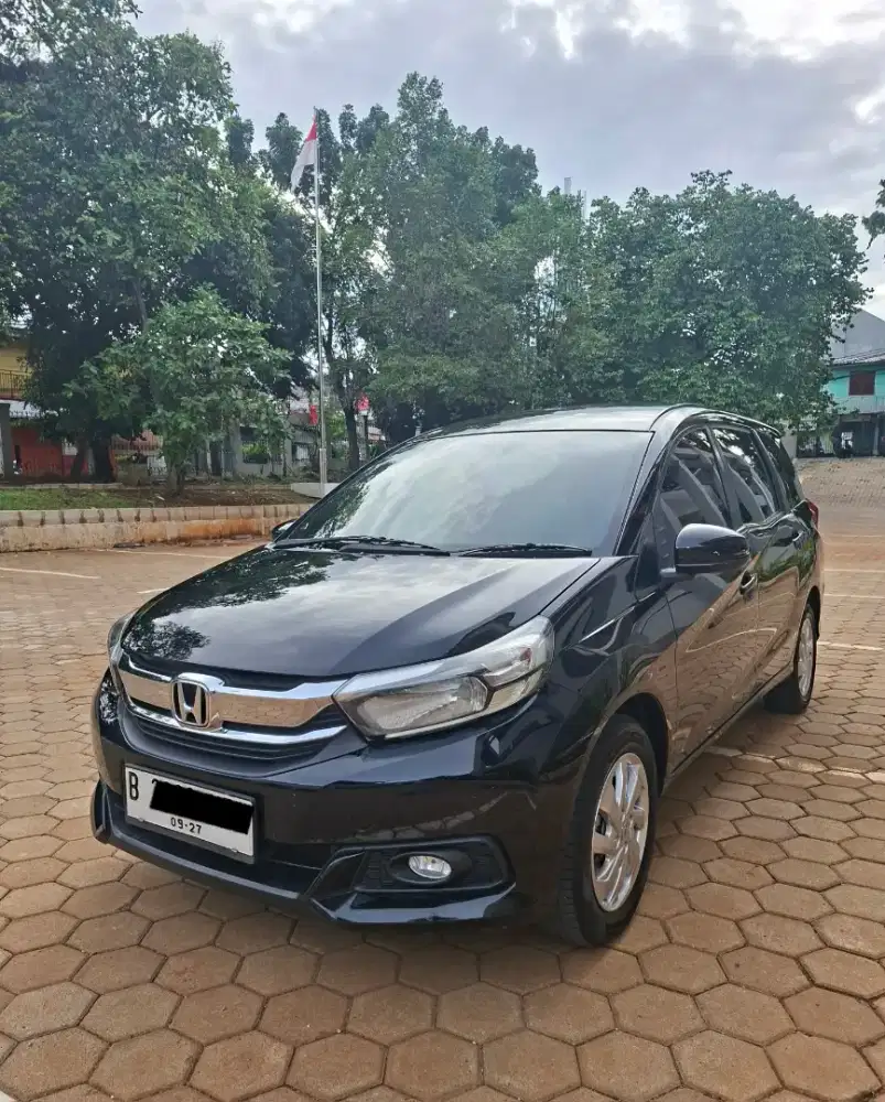 (Harga Cash) Mobilio E AT NIK 2017 Hitam