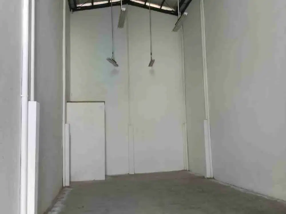 Disewakan Gudang Bizpark Daan Mogot lt 9x20 hrg 170jt/thn UNIT READY