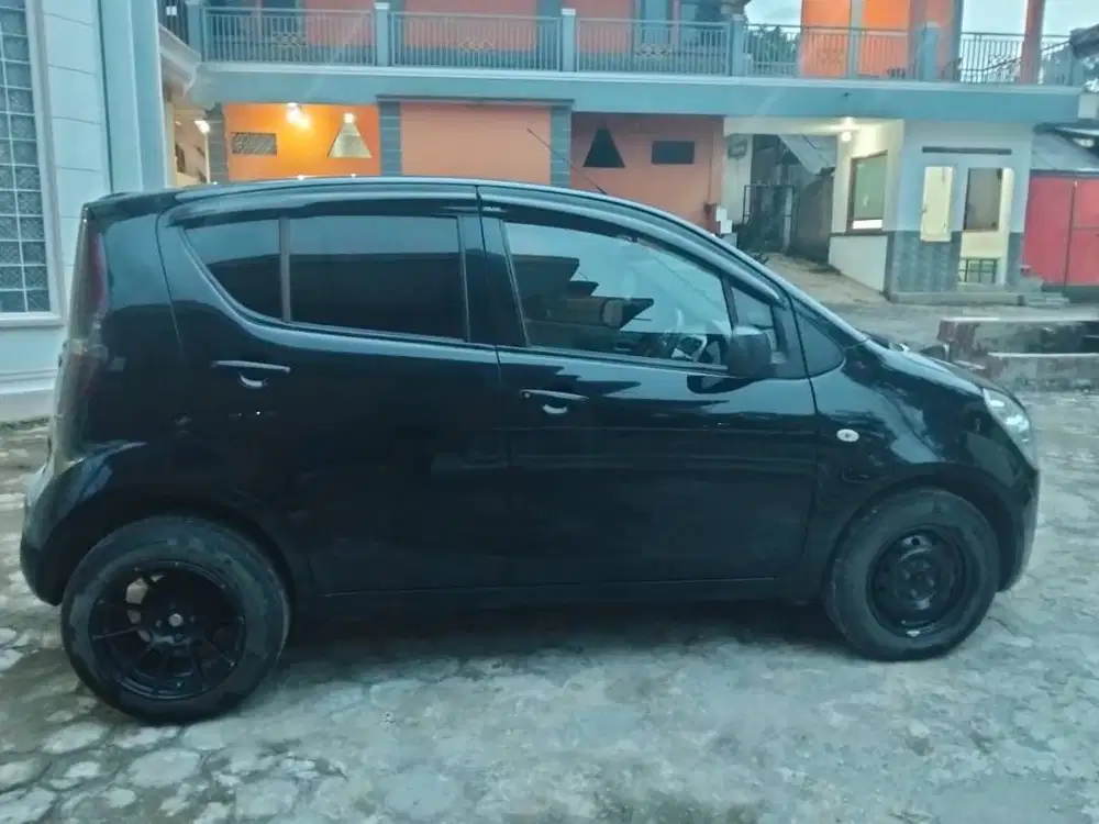 DIJUAL SUZUKI SPLASH GL 2011