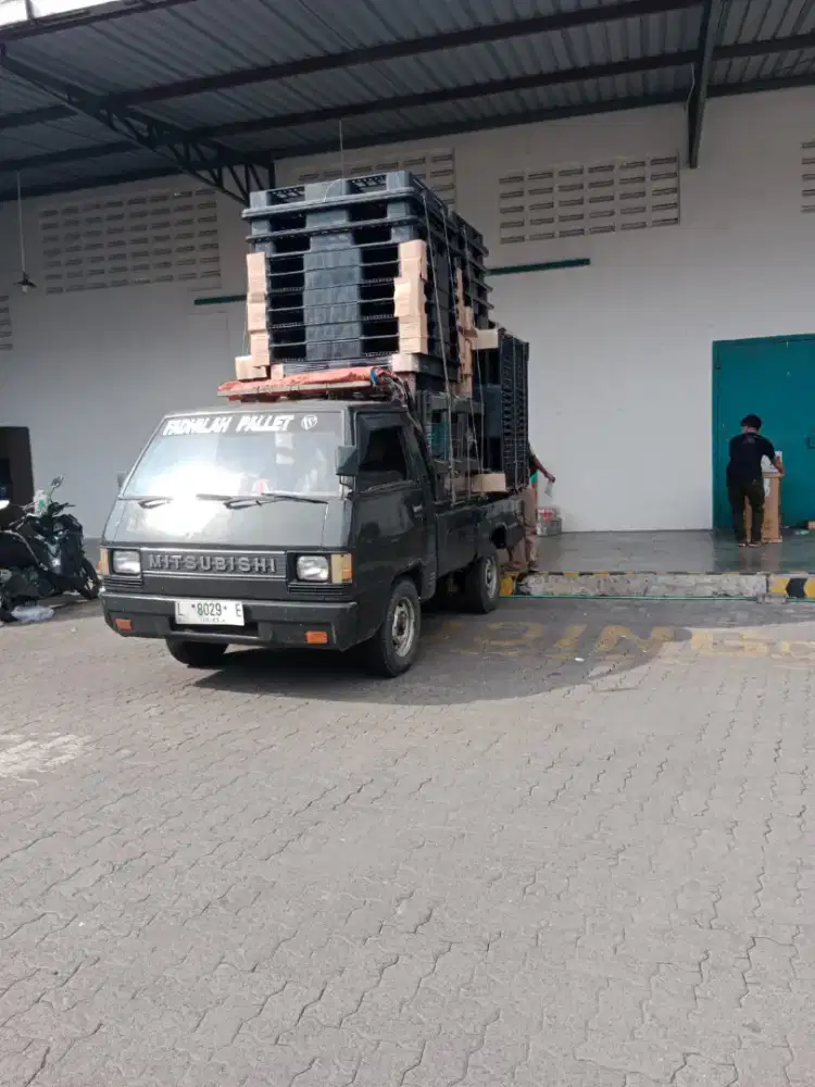 Pallet plastik baru dan bekas dengan desain yang fleksibel