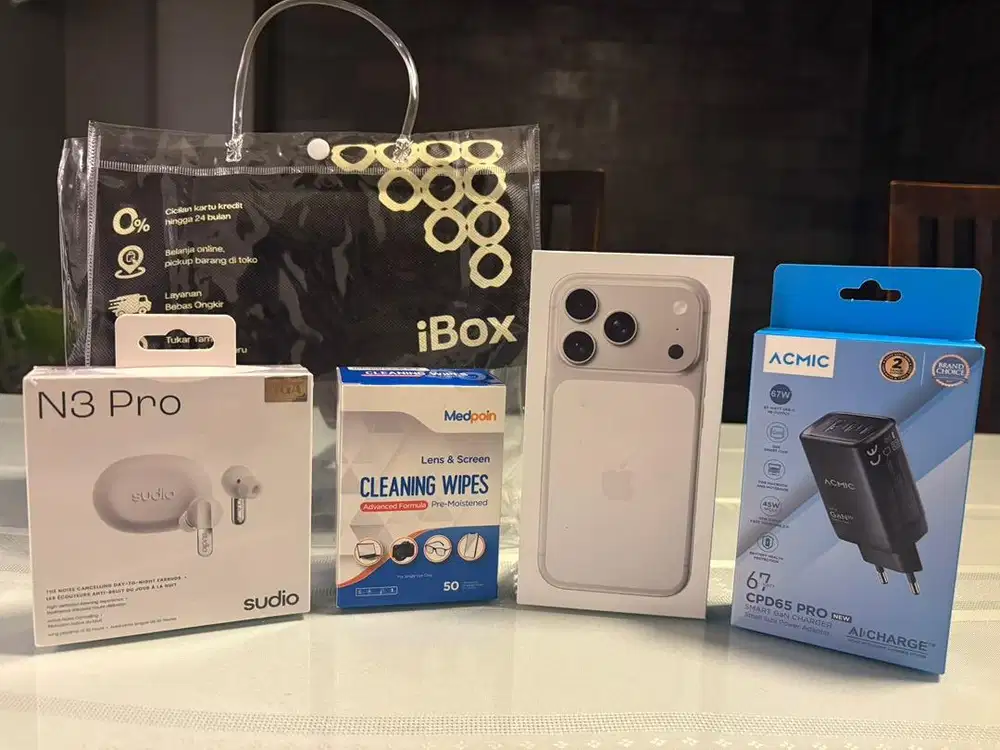 BNIB Bundling - 17 Pro Silver 256 gb IBOX + Adapter + Earbuds + Wipes
