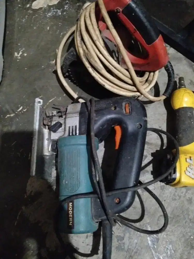 Mesin jigsaw dan potong keramik